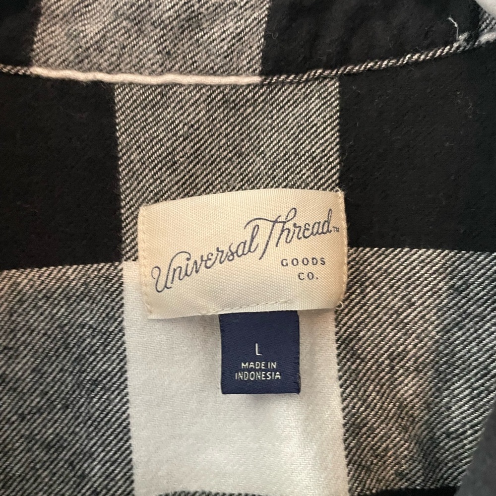 Universal Thread Monochrome Checkered Flannel Shi… - image 4